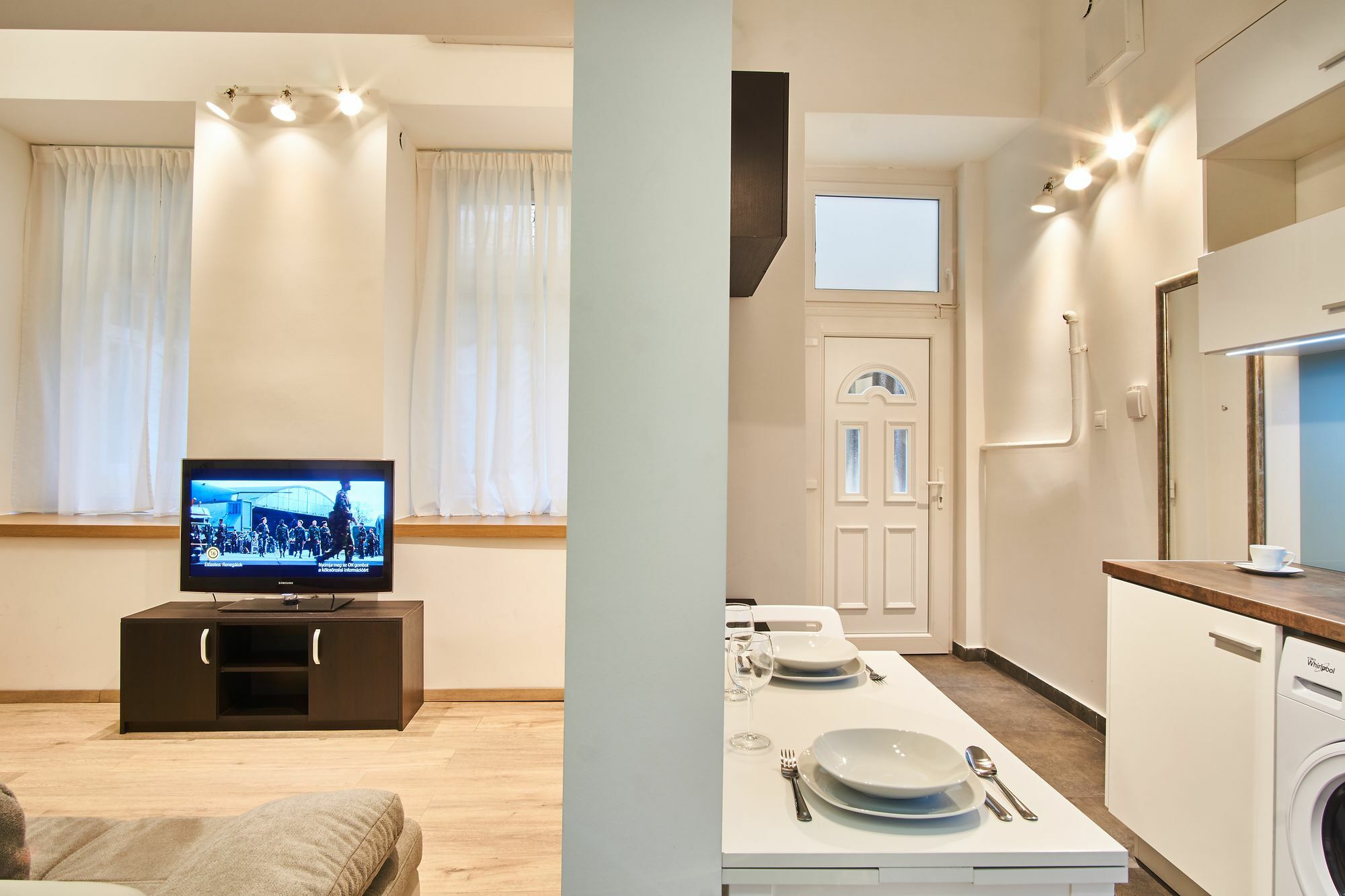 V27 Apartment | Hostaid Budapest Exterior photo